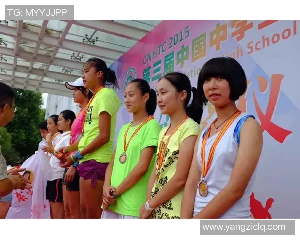 重庆网球队精英赛逆袭之旅展现团结拼搏精神与不屈意志